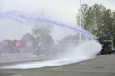 Çin Xinxing Polis İçin İsyan Karşıtı Su Topu Aracı
    